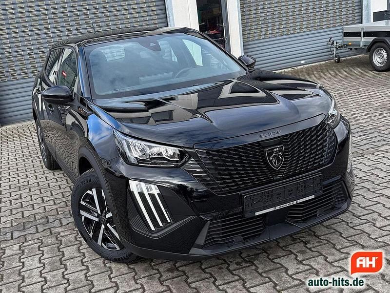 Neu Peugeot 2008 Style 101 PS (74 kW) 2025 Schwarz SUV