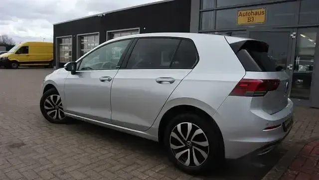 Gebraucht VW Golf VIII Active 116 PS (85 kW) 2022 Silber Limousine