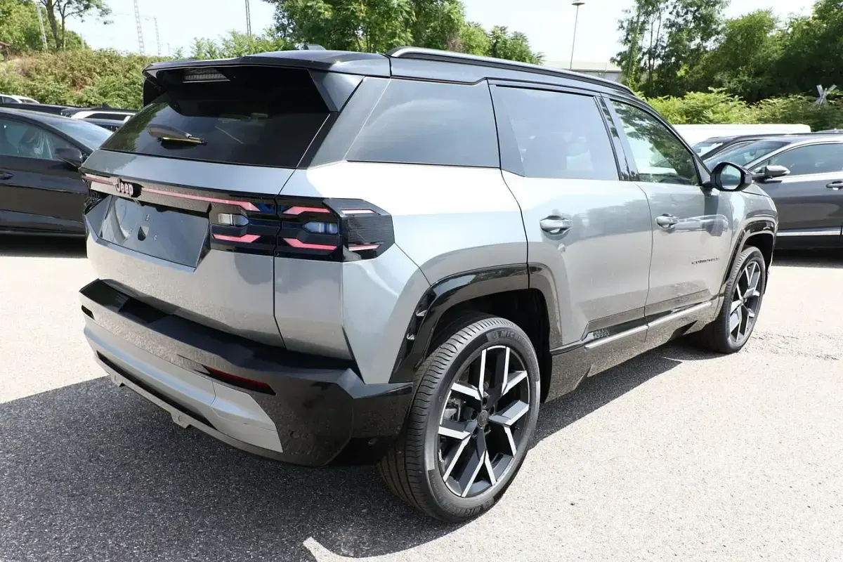 Neu Jeep Compass 156 kW (213 PS) 2026 Yosemite grau metallic / dach: s SUV