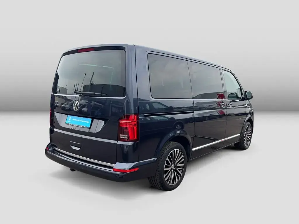 Gebraucht VW Multivan Generation Six 204 PS (150 kW) 2022 Starlight blue metallic Van / Kleinbus
