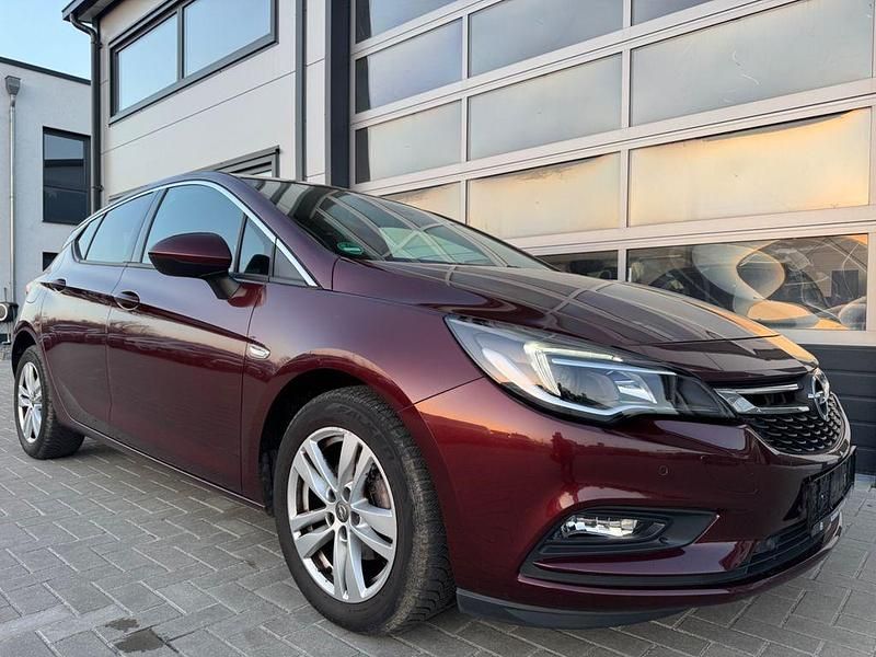 Gebraucht Opel Astra 150 PS (110 kW) 2017 Rioja red metallic Limousine