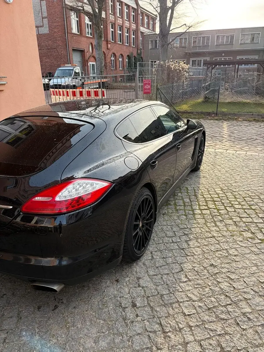 Gebraucht Porsche Panamera 4 299 PS (219 kW) 2011 Schwarz Kleinwagen