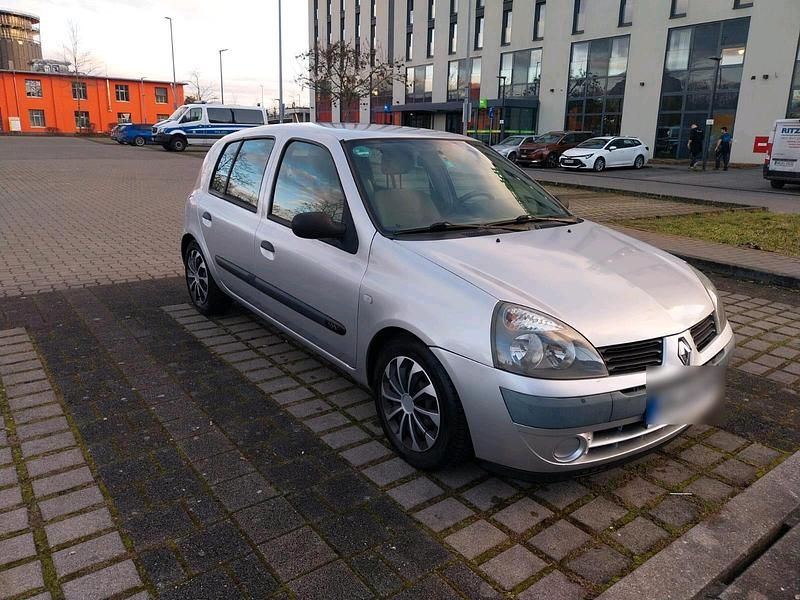 Gebraucht Renault Clio II 75 PS (55 kW) 2006 Silber Kleinwagen