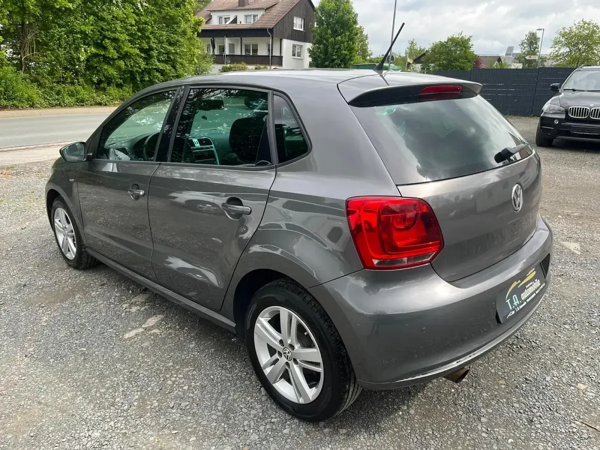 Gebraucht VW Polo 90 PS (66 kW) 2012 Grau Kleinwagen