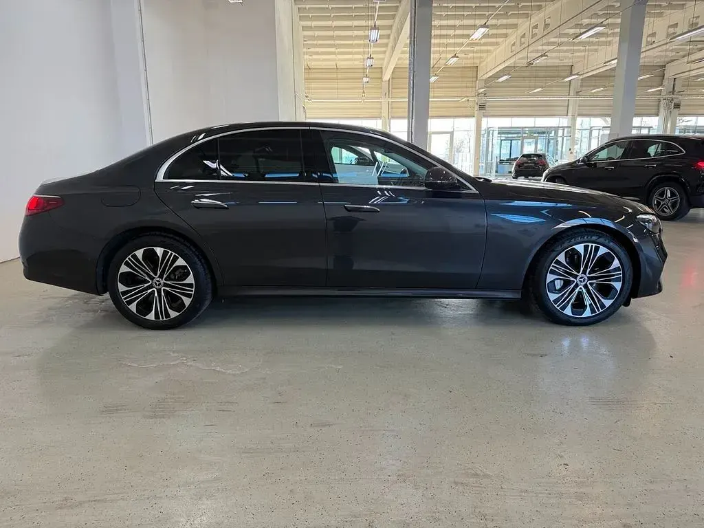 Gebraucht Mercedes E300 Avantgarde 313 PS (230 kW) 2024 Metalliclack graphitgrau Limousine