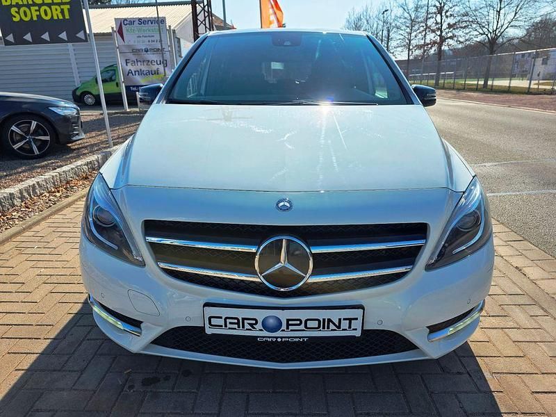 Gebraucht Mercedes B180 109 PS (80 kW) 2012 Weiß Van / Kleinbus