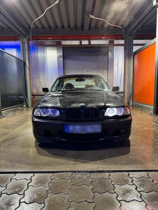 Schwarz Gebraucht 2002 BMW 323 M Sport Limousine | 2.000 € - Bild 1/4