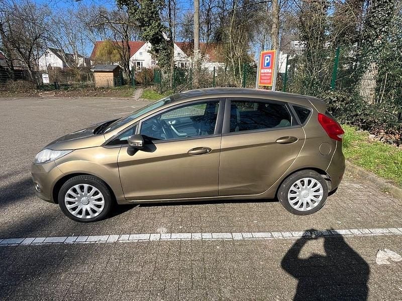 Gebraucht Ford Fiesta Trend 82 PS (60 kW) 2011 Braun Kleinwagen
