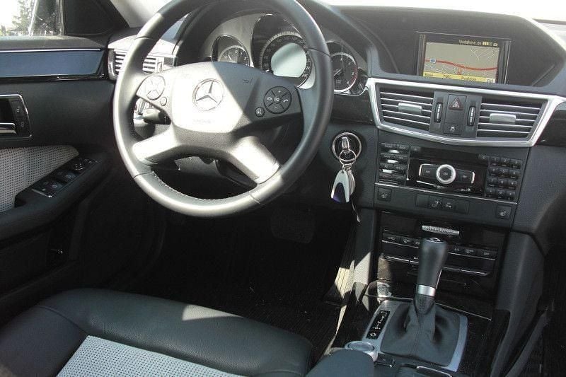 Second-hand Mercedes E220 Avantgarde 170 CP (125 kW) 2009 Negru Berlinǎ