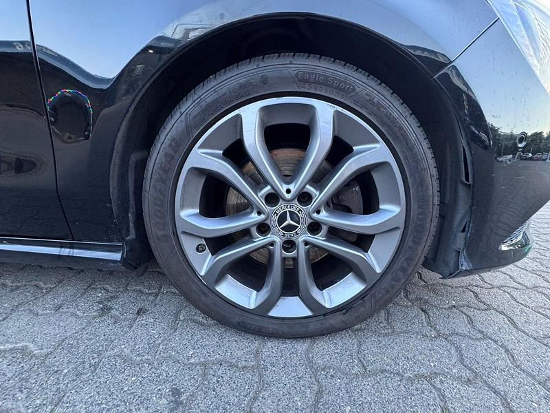 Schwarz Gebraucht 2016 Mercedes CLA200 Kombi | 12.000 € (Superpreis) - Bild 1/4