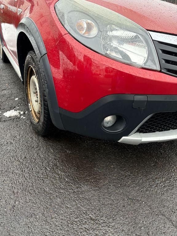 Gebraucht Dacia Sandero Stepway 84 PS (61 kW) 2011 Rot Limousine