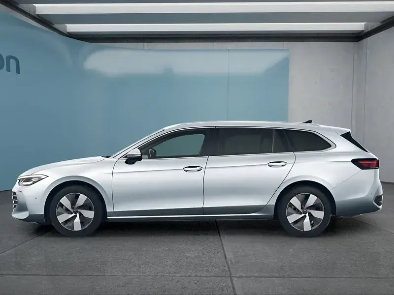 Gebraucht VW Passat 150 PS (110 kW) 2025 Silber Kombi