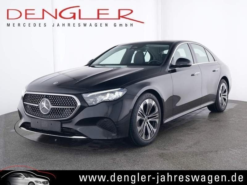 Obsidianschwarz metallic Gebraucht 2023 Mercedes E220 Avantgarde Limousine | 45.690 € (Guter Preis) - Bild 1/4