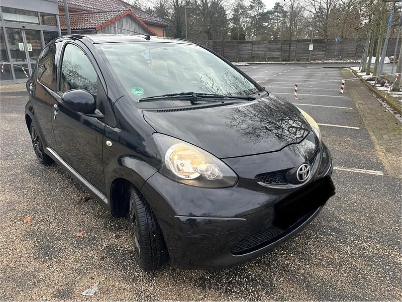 Gebraucht Toyota Aygo 65 PS (47 kW) 2007 Schwarz Kleinwagen
