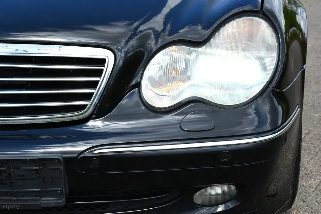 Gebraucht Mercedes C240 Avantgarde 170 PS (125 kW) 2001 Schwarz Limousine