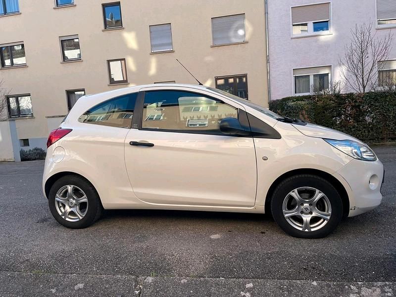 Gebraucht Ford Ka 69 PS (50 kW) 2013 Weiß Kleinwagen