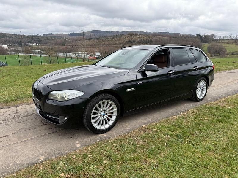 Gebraucht BMW 530 Shadowline 258 PS (189 kW) 2011 Schwarz Kombi