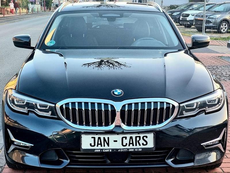 Second-hand BMW 330 Performance 265 CP (194 kW) 2020 Negru Berlinǎ