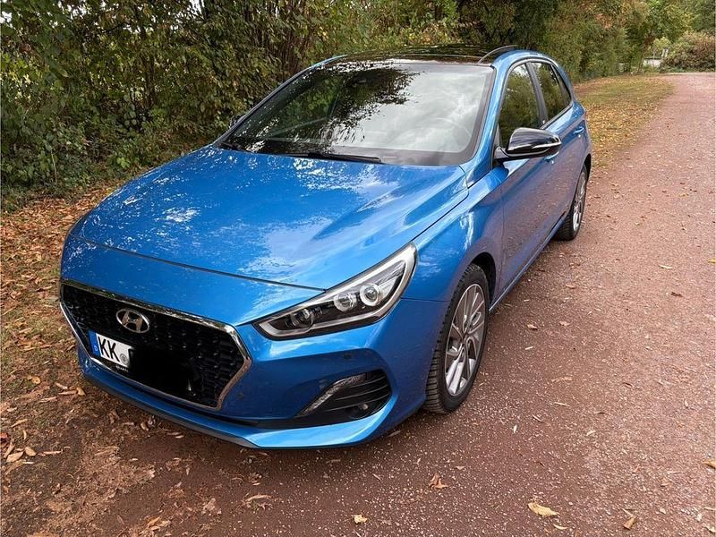 Blau Gebraucht 2019 Hyundai i30 Passion Plus Limousine | 16.390 € (Fairer Preis) - Bild 1/4