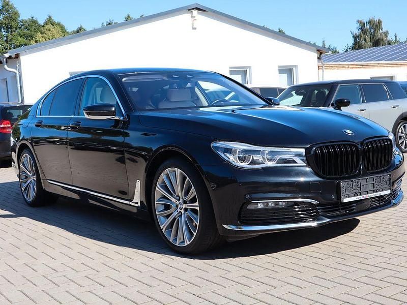 Second-hand BMW 740 320 CP (235 kW) 2017 Negru Berlinǎ