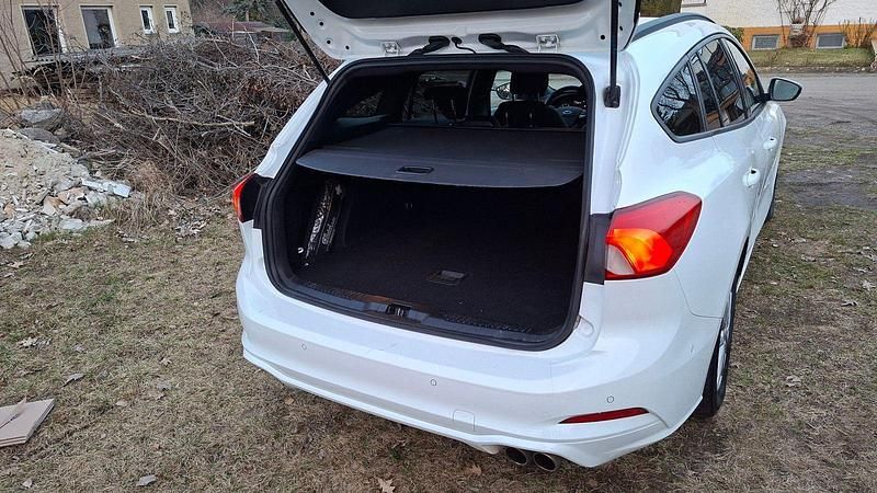 Gebraucht Ford Focus ST-Line 125 PS (91 kW) 2022 Weiß Kombi