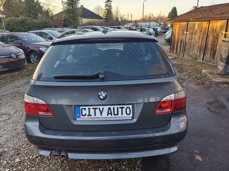 Gebraucht BMW 525 177 PS (130 kW) 2006 Titangrau ii metallic Kombi