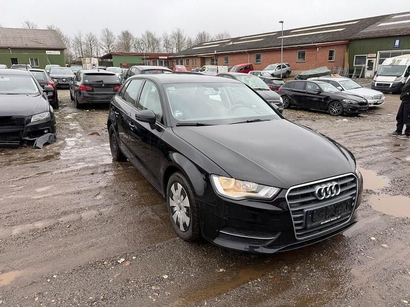 Gebraucht Audi A3 Attraction 105 PS (77 kW) 2014 Schwarz Limousine