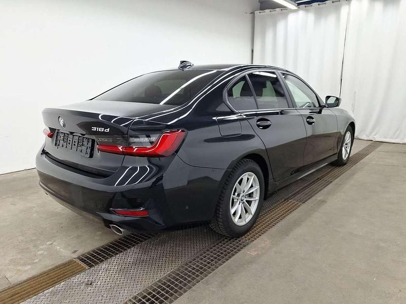 Gebraucht BMW 318 Advantage 150 PS (110 kW) 2021 Black sapphire metallic Limousine