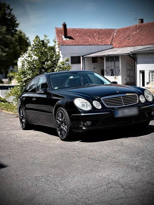 Schwarz Gebraucht 2002 Mercedes E500 Limousine | 5.500 € (Superpreis) - Bild 1/4
