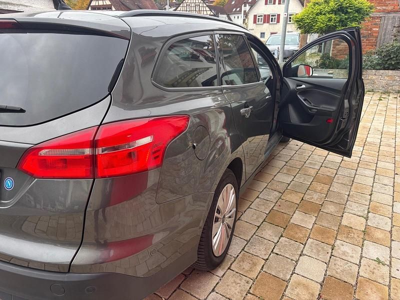 Gebraucht Ford Focus Business Edition 120 PS (88 kW) 2016 Silber Kombi