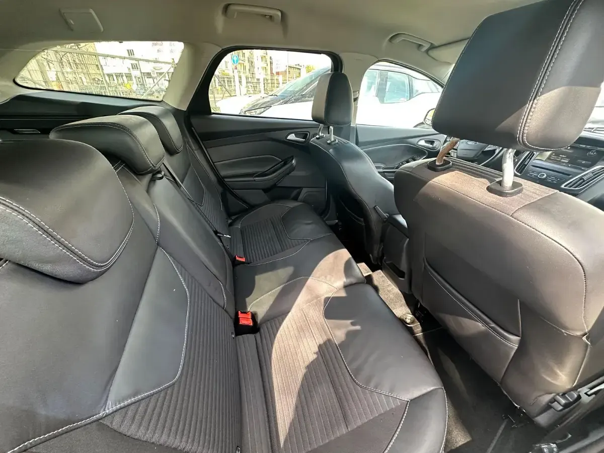 Używany Ford Focus Titanium 150 KM (110 kW) 2016 Szary Kombi