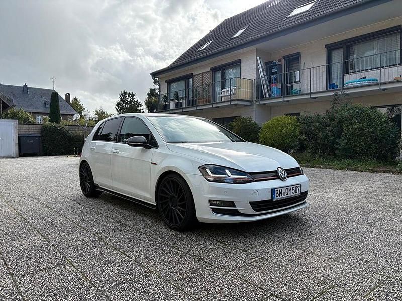 Gebraucht VW Golf VII Trendline 110 PS (80 kW) 2015 Weiß Limousine