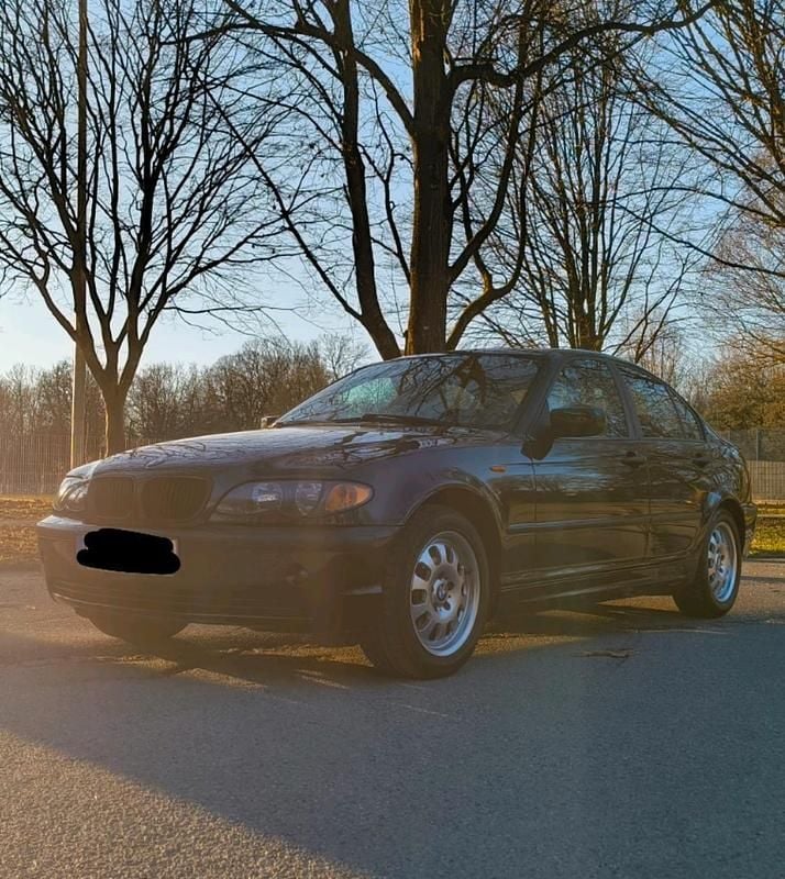 Schwarz Gebraucht 2004 BMW 318 Limousine | 10.000 € - Bild 1/4