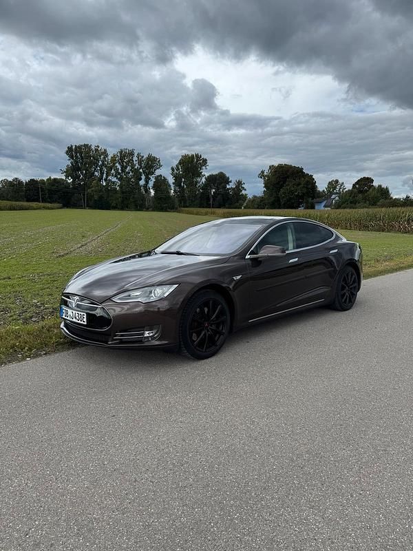 Second-hand Tesla Model S 274 kW (373 CP) 2014 Hatchback