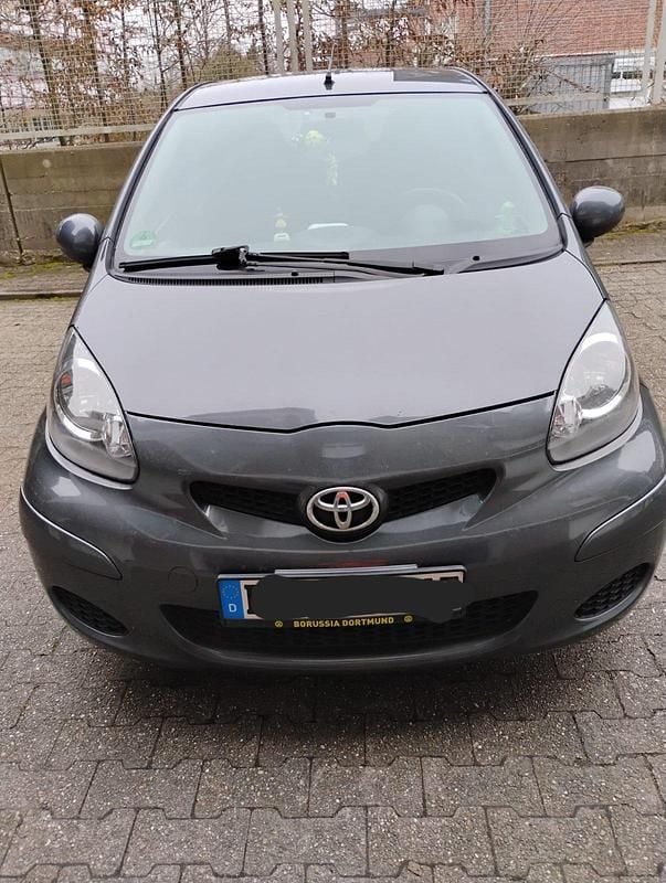 Gebraucht Toyota Aygo 68 PS (50 kW) 2009 Grau Kleinwagen
