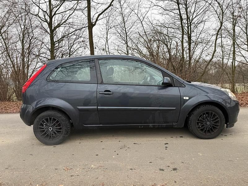 Gebraucht Ford Fiesta 60 PS (44 kW) 2008 Grau Kleinwagen