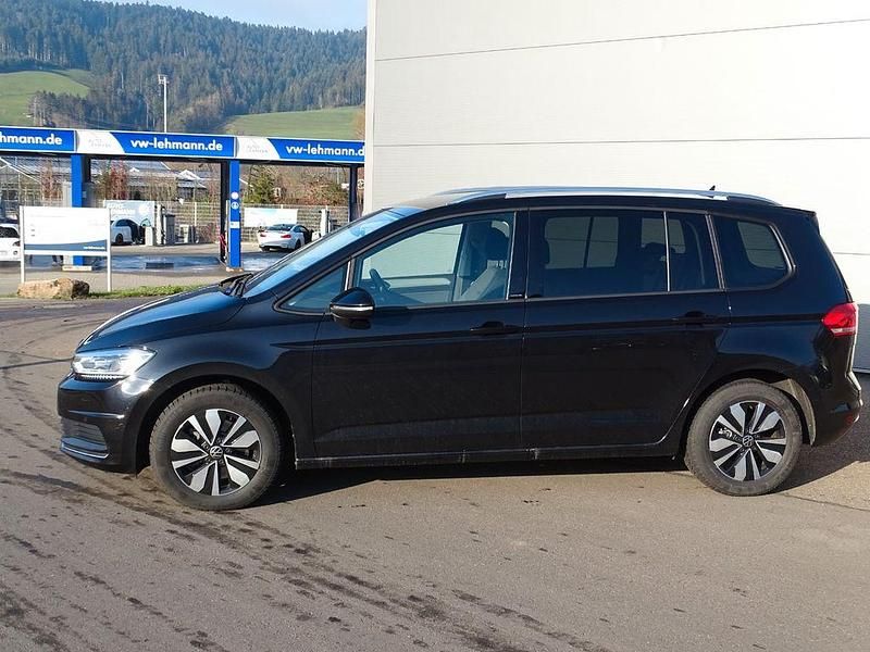 Gebraucht VW Touran Move 150 PS (110 kW) 2024 Schwarz Van / Kleinbus