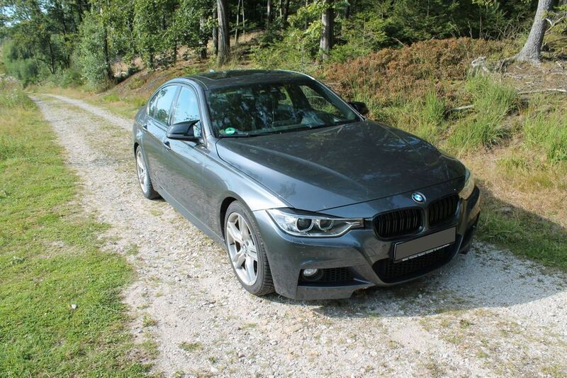 Grau Gebraucht 2013 BMW ActiveHybrid 3 M Sport Limousine | 21.799 € - Bild 1/4