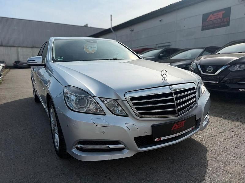 Gebraucht Mercedes E200 Avantgarde 184 PS (135 kW) 2010 Iridiumsilber Limousine