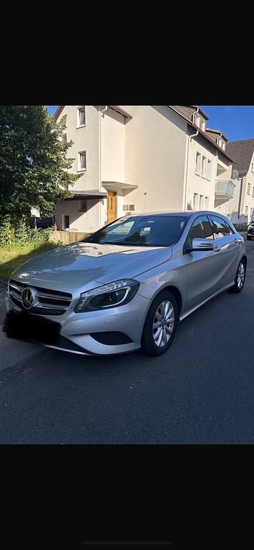 Silber Gebraucht 2015 Mercedes A160 Limousine | 7.400 € (Fairer Preis) - Bild 1/4