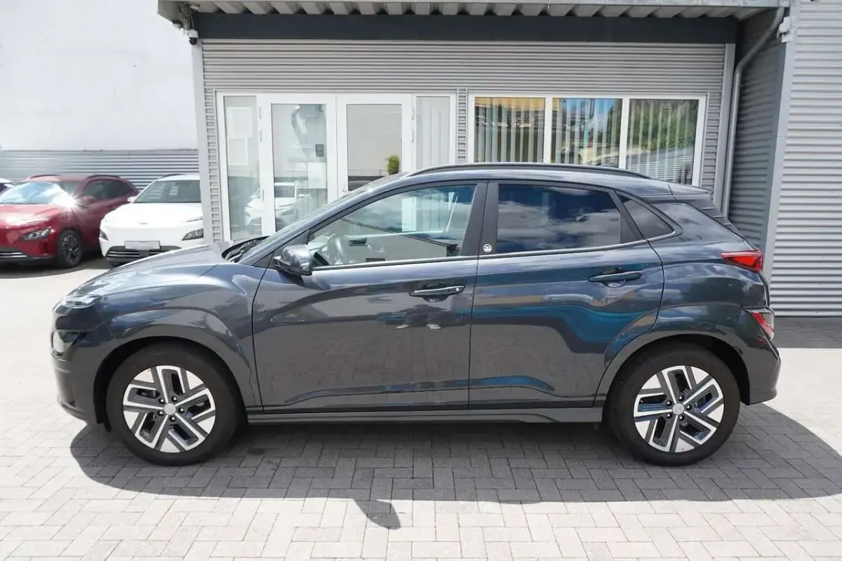 Gebraucht Hyundai Kona 100 kW (136 PS) 2022 Grau SUV