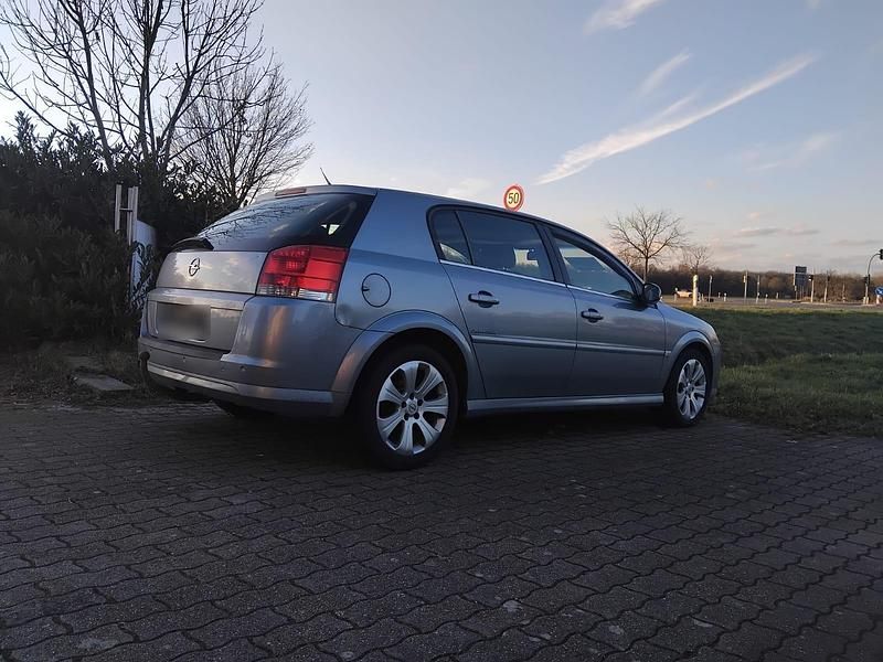 Gebraucht Opel Signum Edition 150 PS (110 kW) 2008 Silber Kleinwagen