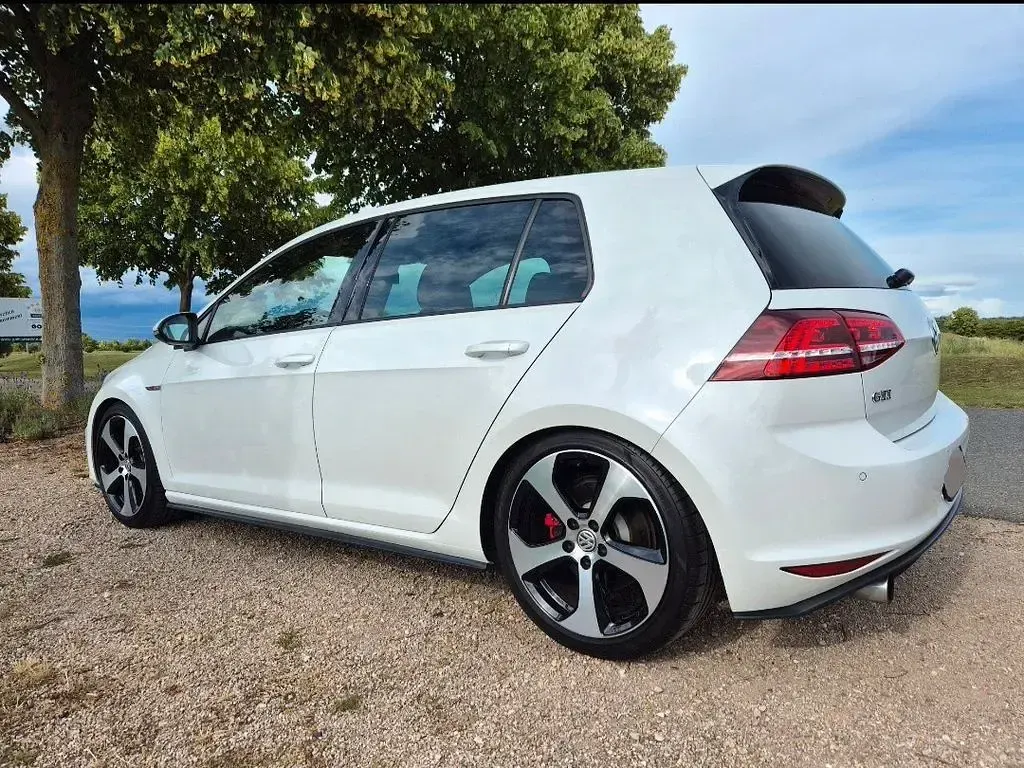 Gebraucht VW Golf VII GTI 220 PS (161 kW) 2015 Weiß Limousine