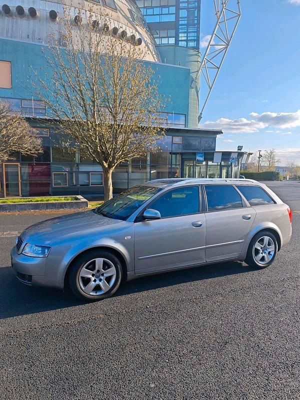 Używany Audi A4 S-Line 131 KM (96 kW) 2003 Srebrny Kombi