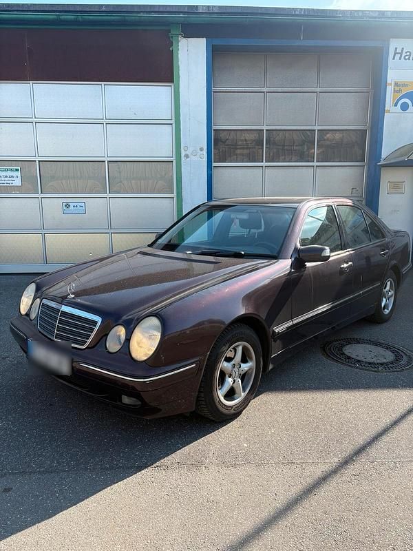 Violet Gebraucht 2001 Mercedes E240 Limousine | 2.999 € (Superpreis) - Bild 1/4