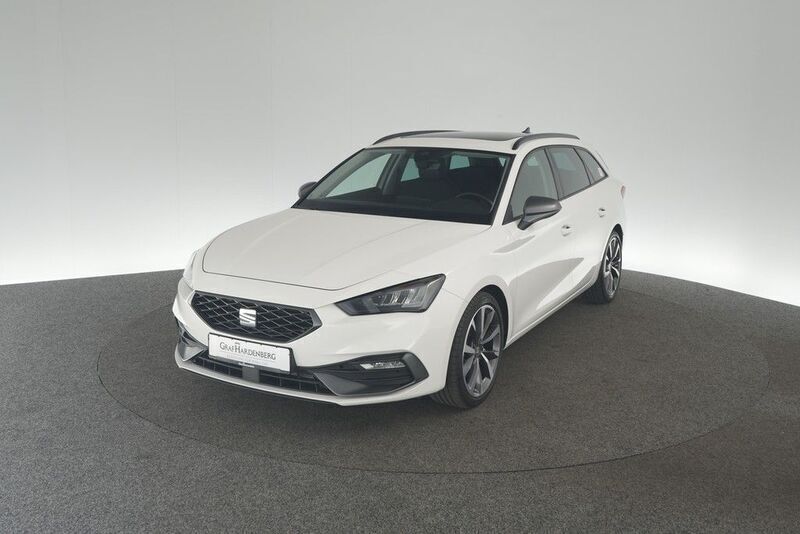 Weiß Gebraucht 2022 Seat Leon ST 4Drive Kombi | 26.930 € (Etwas zu teuer) - Bild 1/4