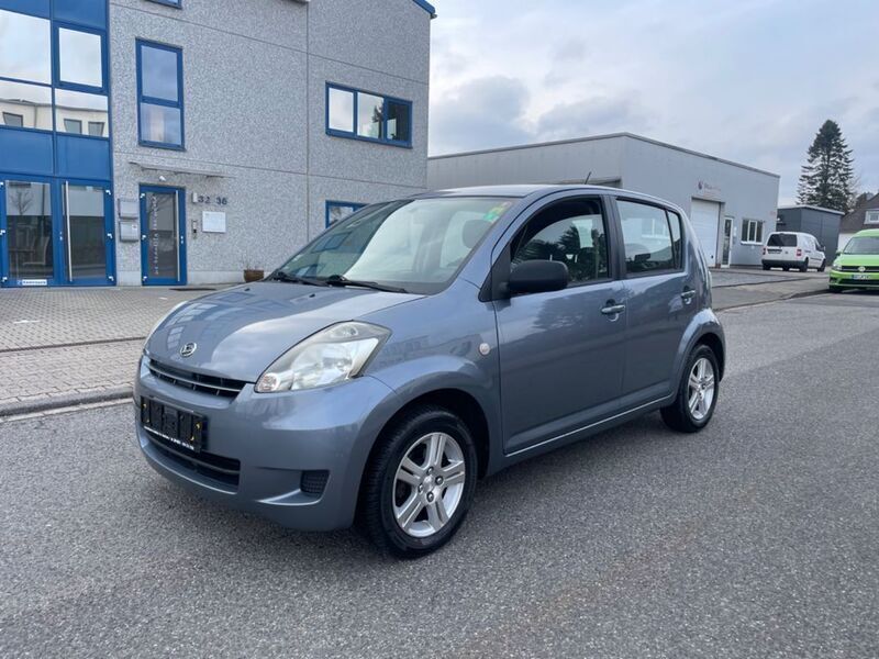 Grau Gebraucht 2009 Daihatsu Sirion Kleinwagen | 2.250 € (Fairer Preis) - Bild 1/4
