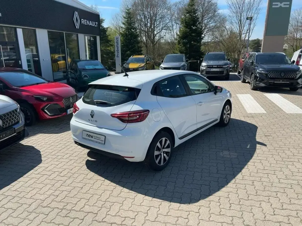Gebraucht Renault Clio Equilibre 91 PS (66 kW) 2023 Arktis weiß Kleinwagen