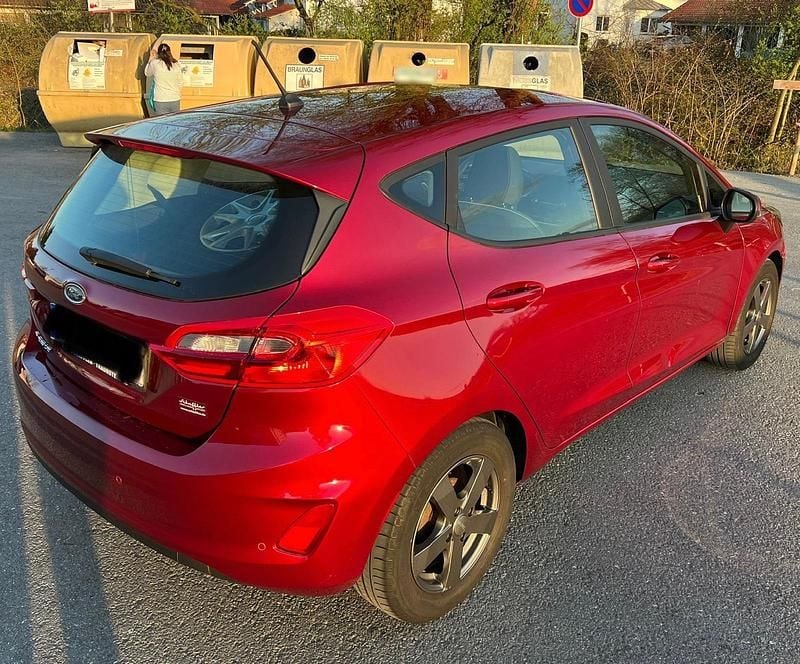 Gebraucht Ford Fiesta 100 PS (73 kW) 2017 Rot Limousine