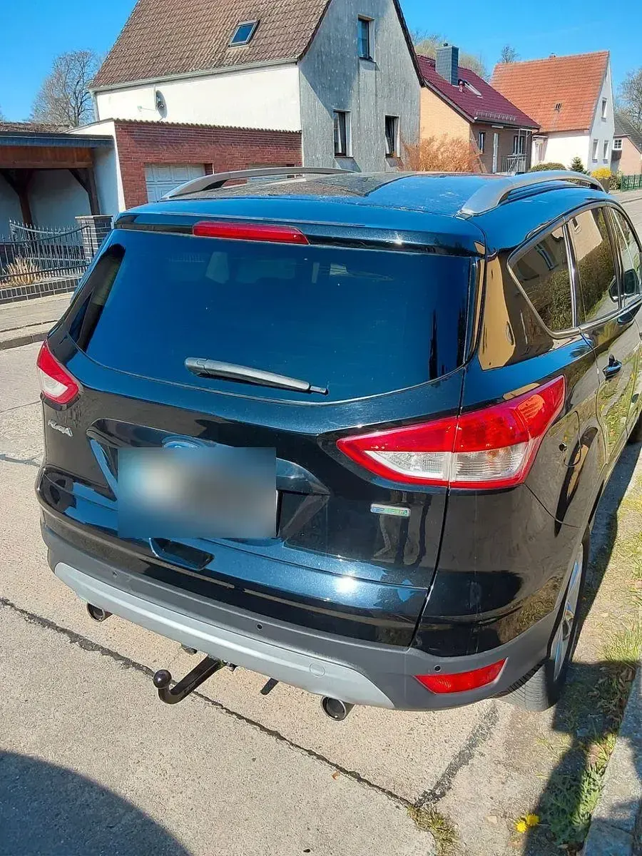 Używany Ford Kuga SYNC Edition 150 KM (110 kW) 2015 Czarny SUV